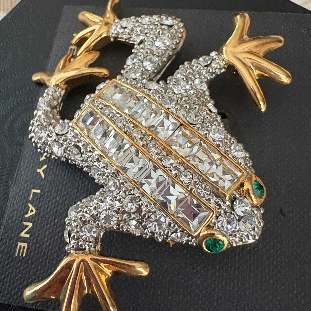Kenneth Jay Lane frog brooch rhinestone gold tone new KJL - Picture 2 of 16